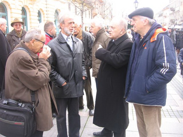 Veljko 6. spomenik Pisci na okupu 15.12. 017. 005