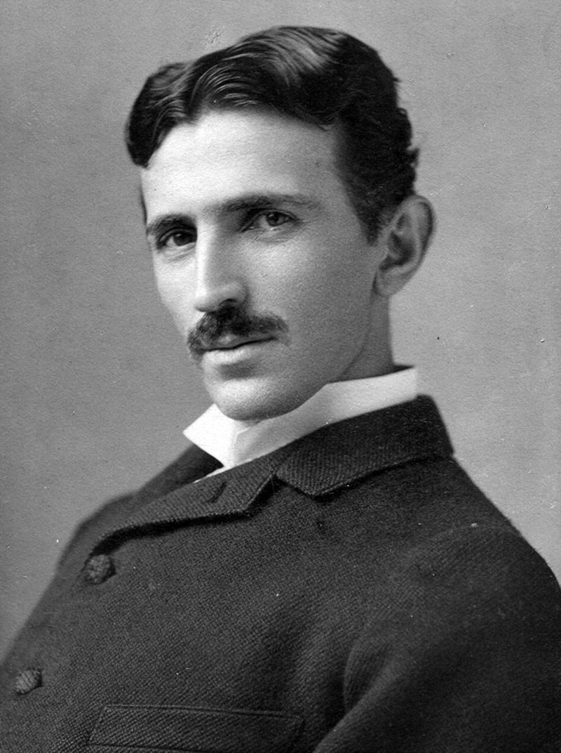 Nikola Tesla circa 1890, źródło- wikipedia